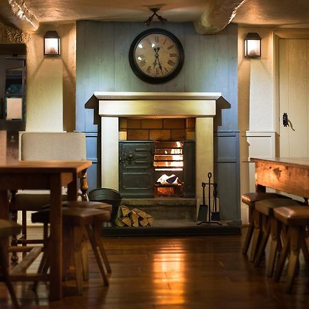 Hotel The Fenwick Steak & Seafood Pub à Claughton Extérieur photo